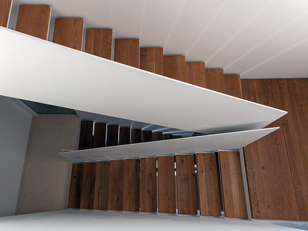 טכנוספירה מדרגות עץ