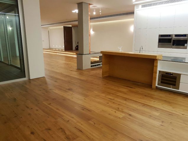 פרקט אלון מבוקע, מעושן בגמר לכה