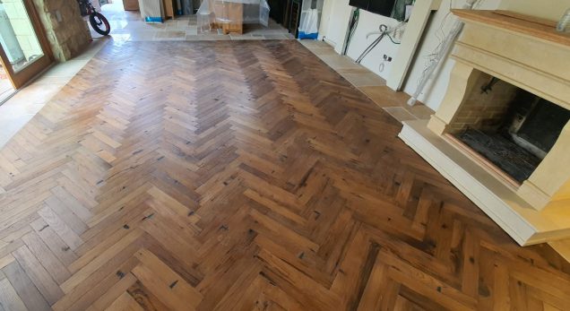 פרקט אלון מפירוק בן 80-200 שנים.